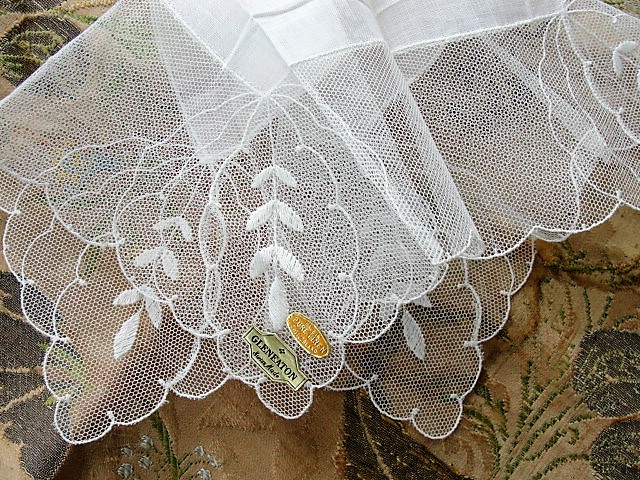 BEAUTIFUL Vintage Lace Hankie BRIDAL WEDDING Handkerchief Breathtaking Bridal Hanky Fancy Wide Tambour Lace, Bride Keepsake, Collectible Hankies