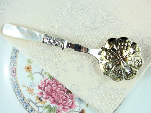 ANTIQUE LARGE SILVER SERVING SPOON LUSTROUS MOTHER of PEARL HANDLE